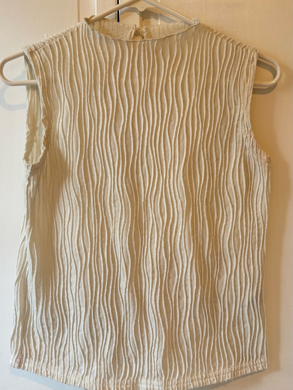 Textured Wave Sleeveless Tank Top in Ivory
